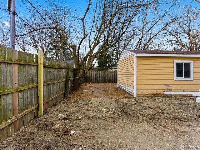 335 E Elza Avenue, Hazel Park, MI 48030