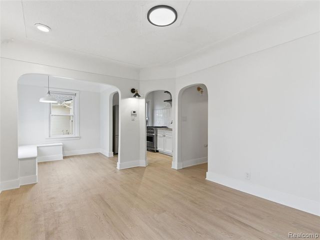 335 E Elza Avenue, Hazel Park, MI 48030