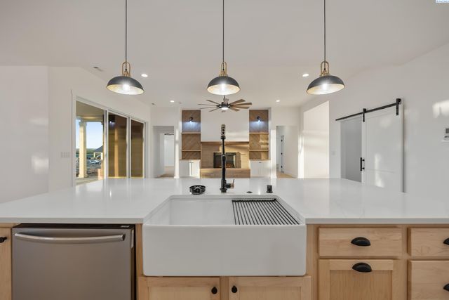 29183 Mammoth Dr, Kennewick, WA 99338