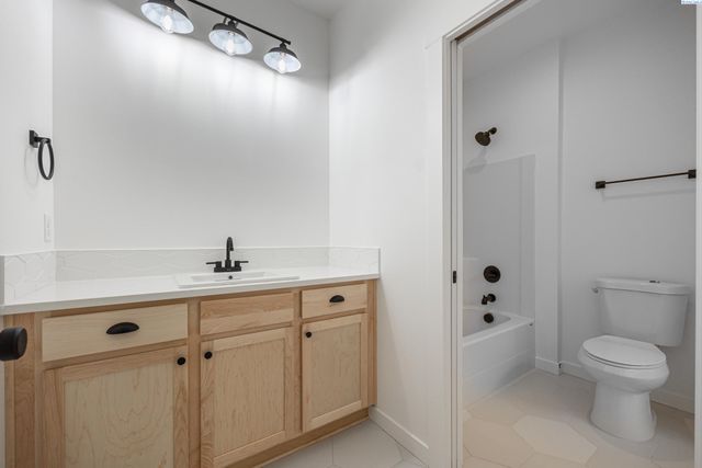 29183 Mammoth Dr, Kennewick, WA 99338