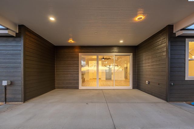 29183 Mammoth Dr, Kennewick, WA 99338