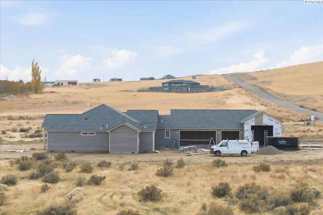 29183 Mammoth Dr, Kennewick, WA 99338