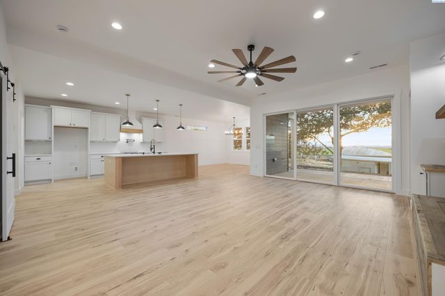 29183 Mammoth Dr, Kennewick, WA 99338