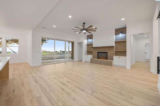 29183 Mammoth Dr, Kennewick, WA 99338