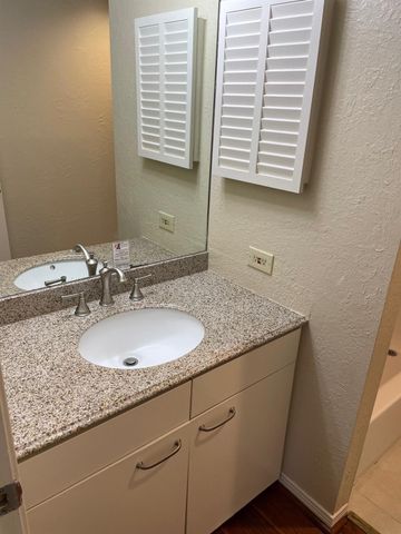 3525 Sage Road 304, Houston, TX 77056