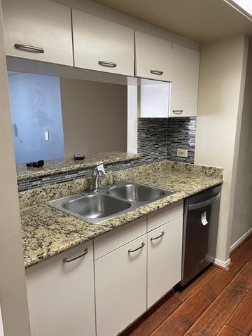 3525 Sage Road 304, Houston, TX 77056