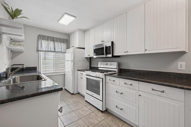 10750 Rockford Road 101, Plymouth, MN 55442