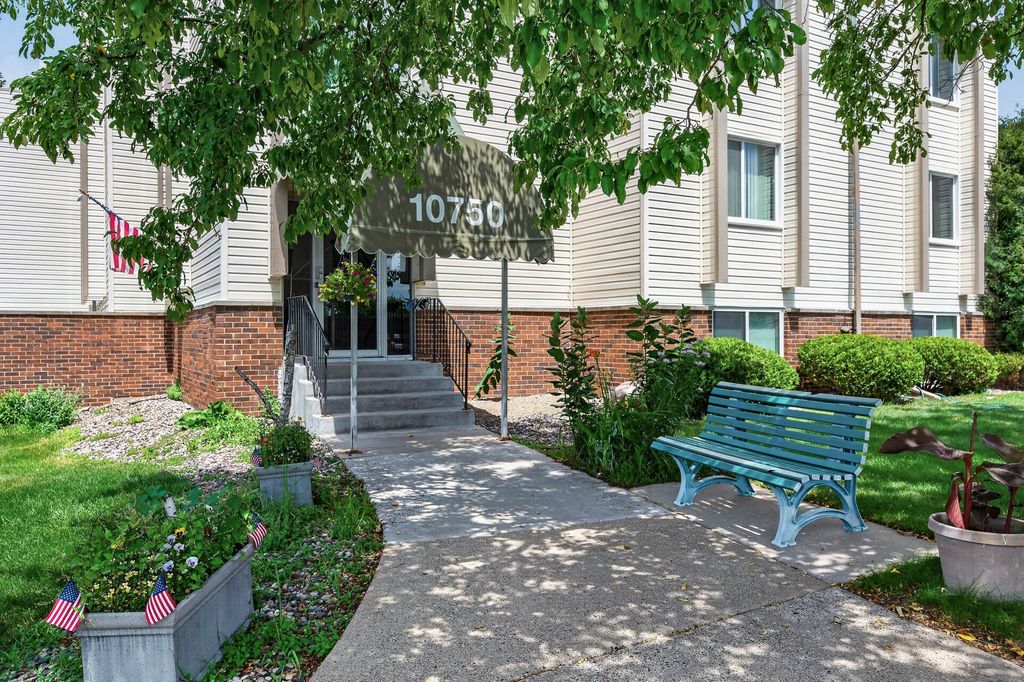 10750 Rockford Road 101, Plymouth, MN 55442