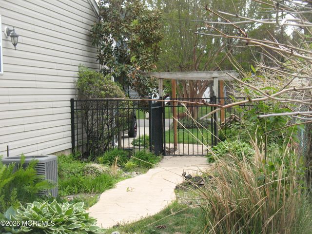 1033 3rd Avenue, Toms River, NJ 08757
