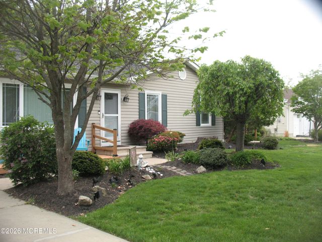 1033 3rd Avenue, Toms River, NJ 08757