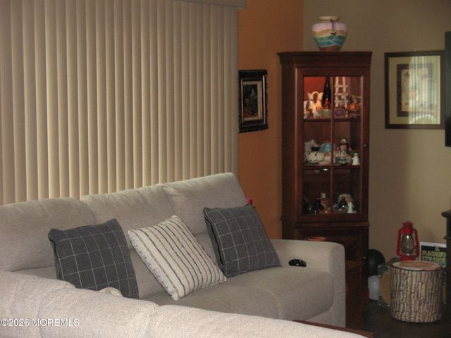 1033 3rd Avenue, Toms River, NJ 08757