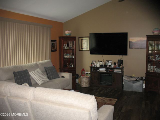 1033 3rd Avenue, Toms River, NJ 08757