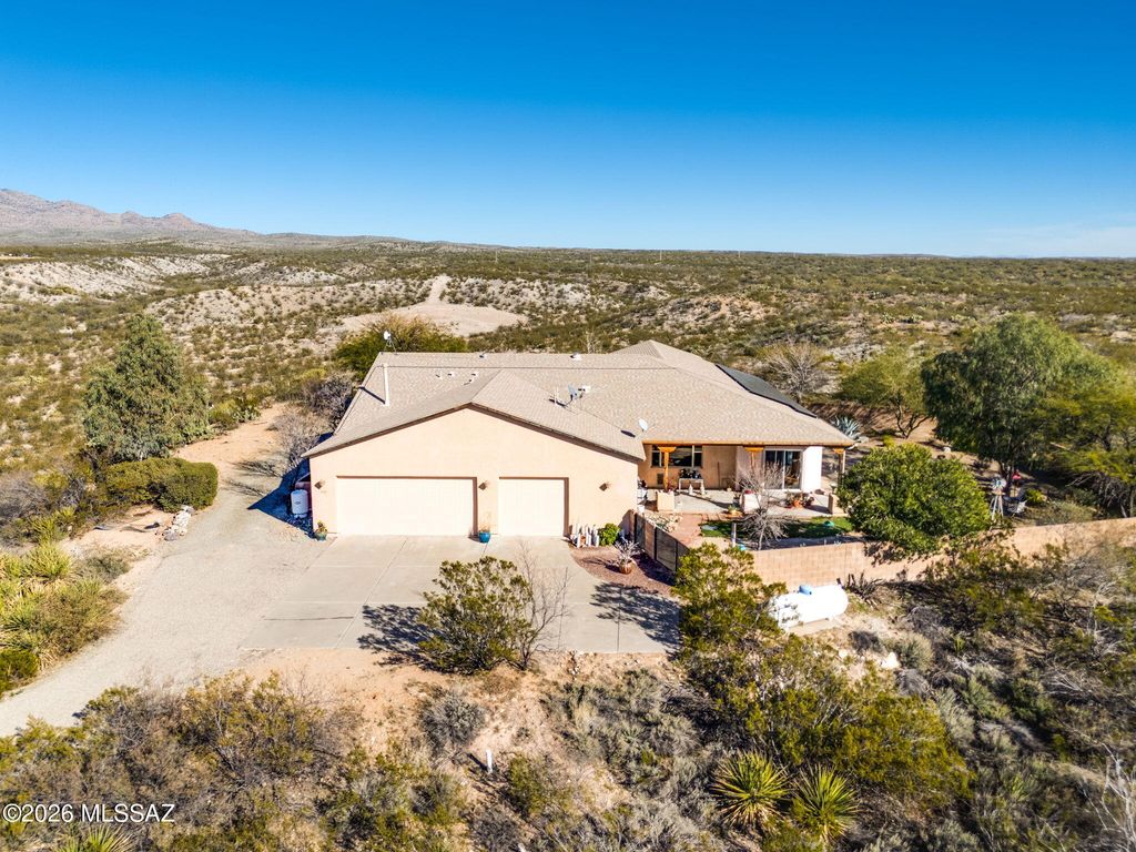 13430 S Taurus Place, Vail, AZ 85641