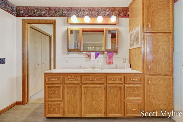 2250 Barry Street, Hudsonville, MI 49426