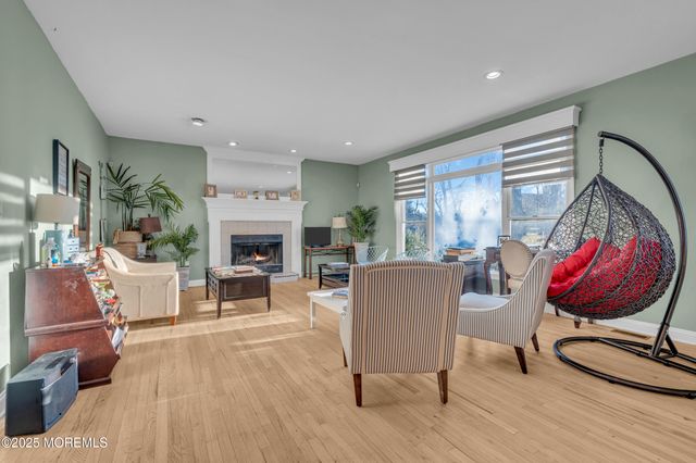 21 Old Queens Court, Eatontown, NJ 07724