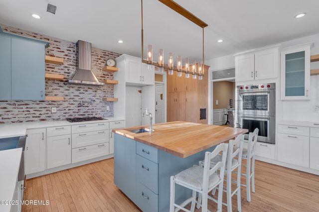 21 Old Queens Court, Eatontown, NJ 07724