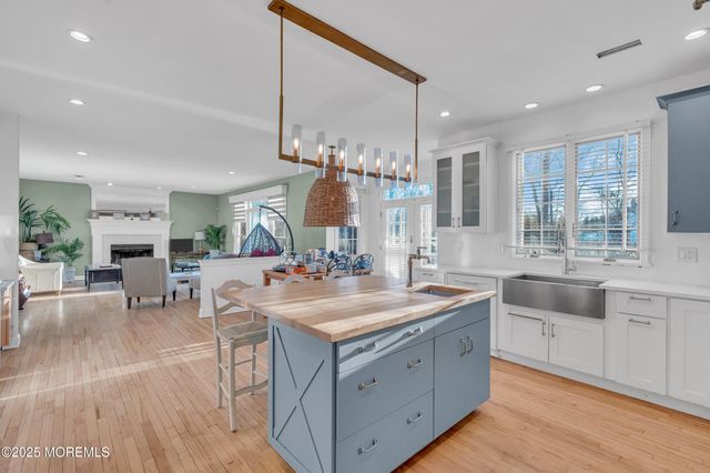 21 Old Queens Court, Eatontown, NJ 07724