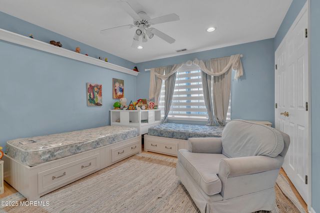 21 Old Queens Court, Eatontown, NJ 07724