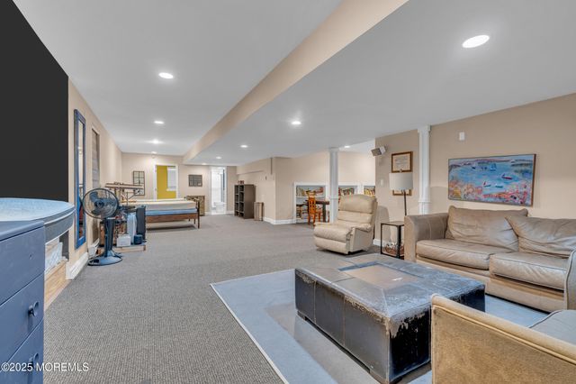 21 Old Queens Court, Eatontown, NJ 07724