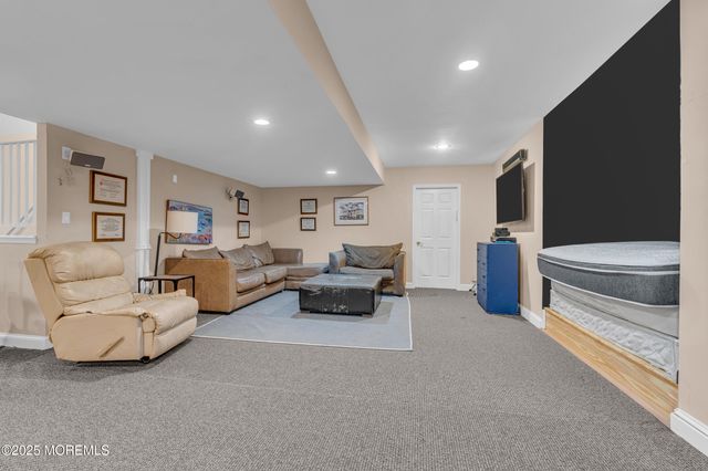 21 Old Queens Court, Eatontown, NJ 07724