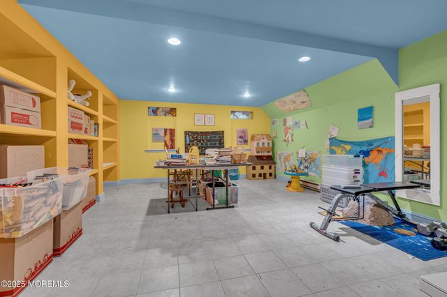 21 Old Queens Court, Eatontown, NJ 07724