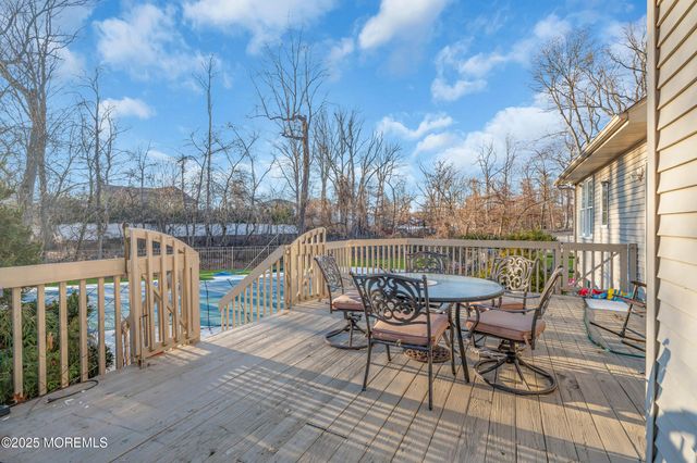 21 Old Queens Court, Eatontown, NJ 07724