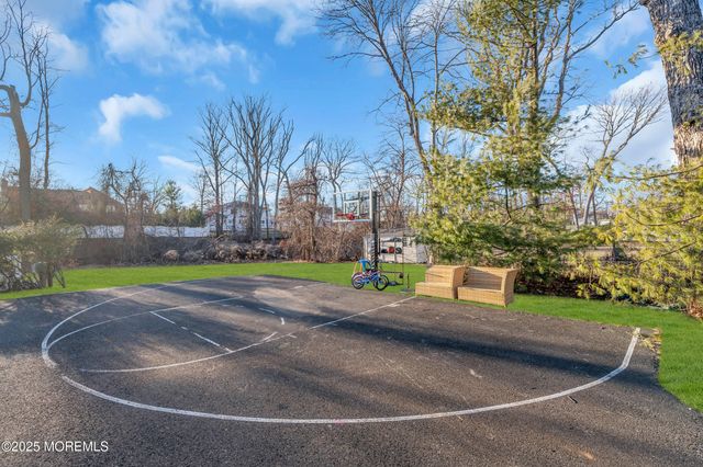 21 Old Queens Court, Eatontown, NJ 07724