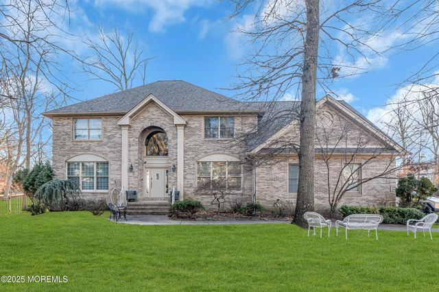 21 Old Queens Court, Eatontown, NJ 07724