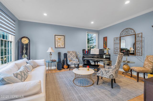 21 Old Queens Court, Eatontown, NJ 07724