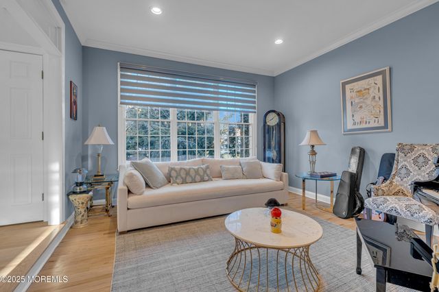 21 Old Queens Court, Eatontown, NJ 07724