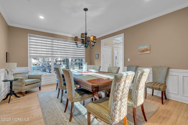 21 Old Queens Court, Eatontown, NJ 07724