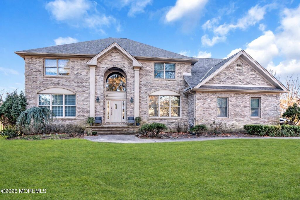 21 Old Queens Court, Eatontown, NJ 07724