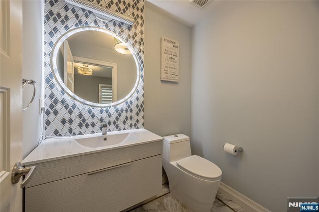 82 Monroe Avenue, Cresskill, NJ 07626