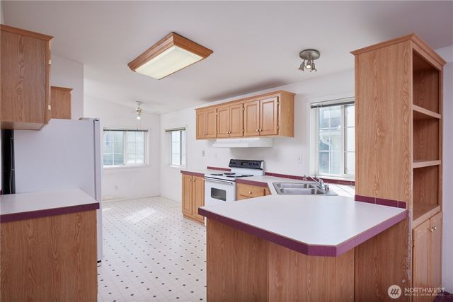 808 SE Mockingbird Drive, College Place, WA 99324