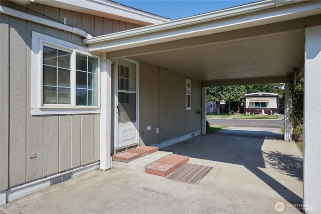 808 SE Mockingbird Drive, College Place, WA 99324