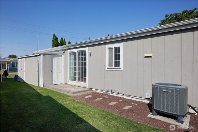 808 SE Mockingbird Drive, College Place, WA 99324