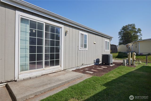 808 SE Mockingbird Drive, College Place, WA 99324