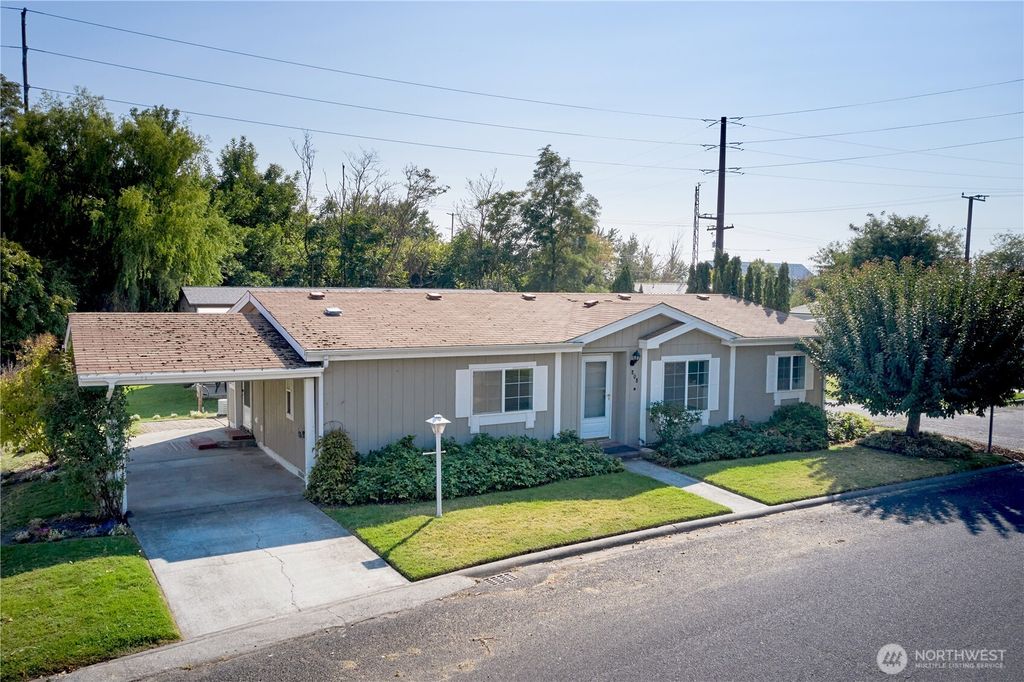 808 SE Mockingbird Drive, College Place, WA 99324