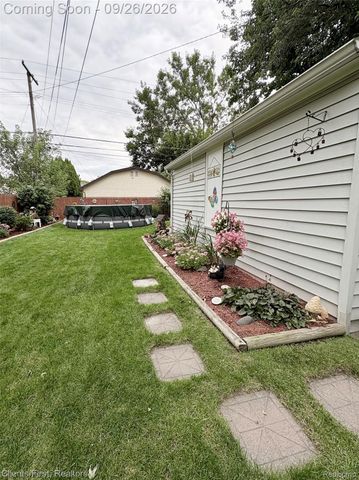 24620 Andover Drive, Dearborn Heights, MI 48125