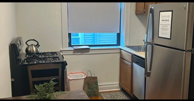 1913 W Larchmont Avenue 3B, Chicago, IL 60613