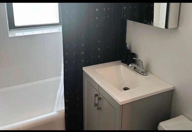 1913 W Larchmont Avenue 3B, Chicago, IL 60613