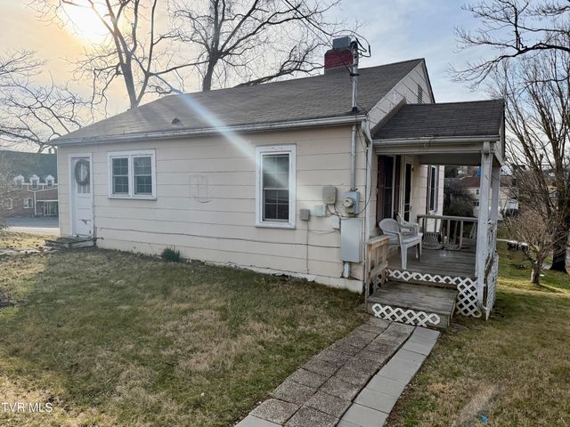 624 Maple Street, Bristol, VA 24201