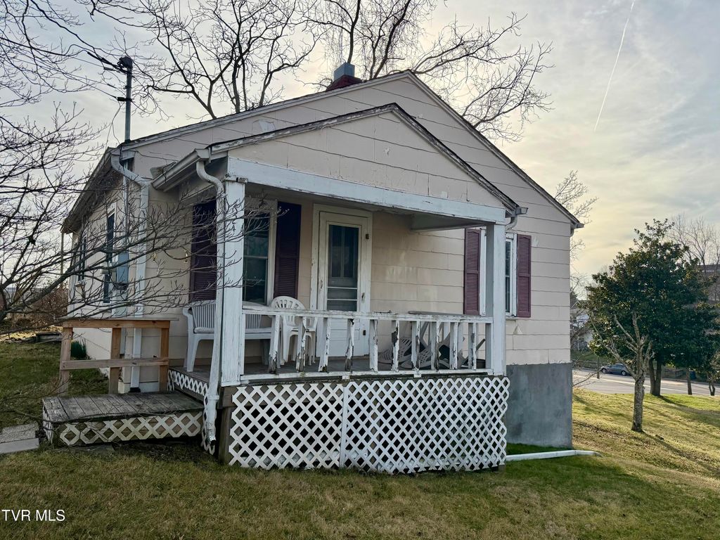 624 Maple Street, Bristol, VA 24201