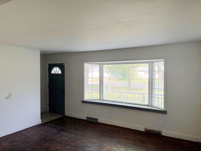 1394 Hillside Drive, Flint Twp, MI 48532