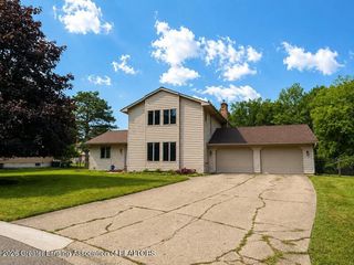 2707 Rockdale Avenue, Lansing, MI 48917
