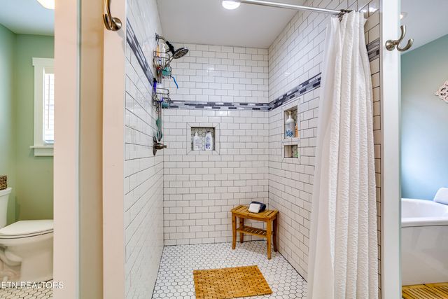 4207 Clyde Thomas Rd, Morristown, TN 37813