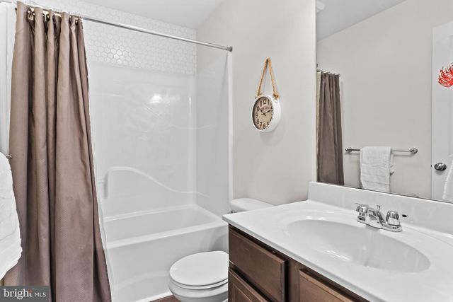 8116-J CARL WILLIAMS BLVD, Harrisburg, PA 17112
