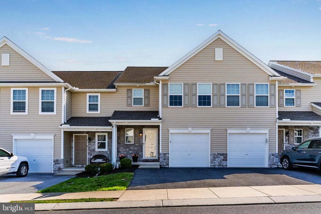 8116-J CARL WILLIAMS BLVD, Harrisburg, PA 17112
