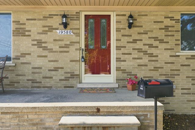 19580 Glenn Street, Roseville, MI 48066