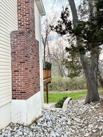 325 Fox Village Court, Ballwin, MO 63021